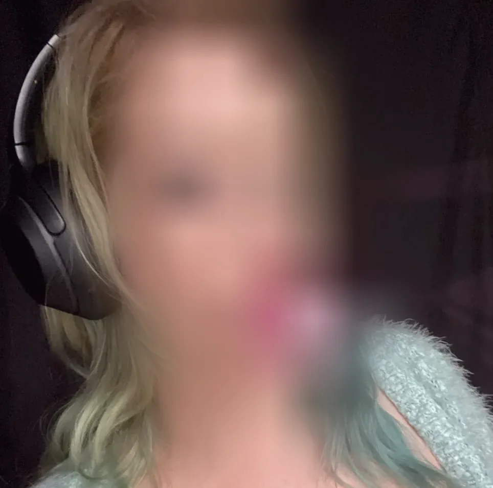 Dalia, 35