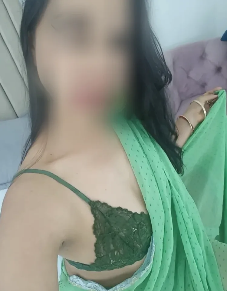Elin, 32