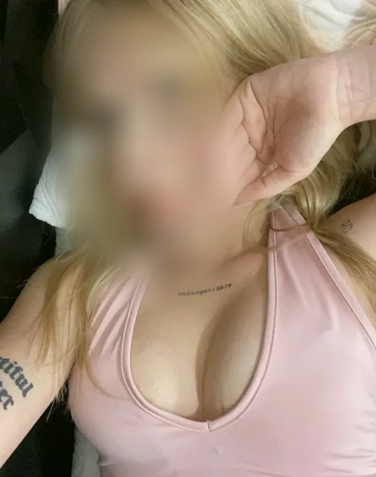 Ella, 21