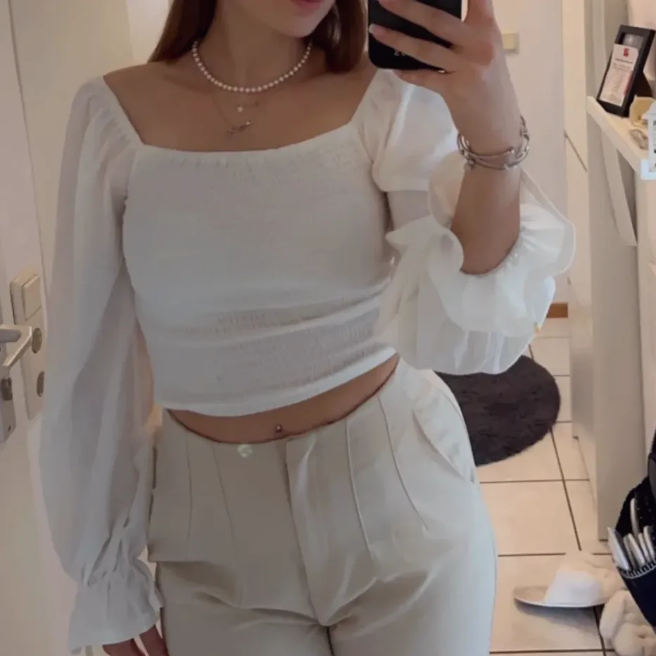 Emilia, 25
