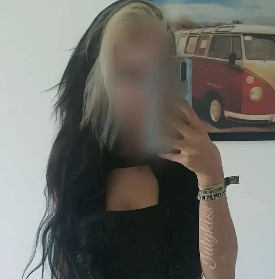 Ester, 26