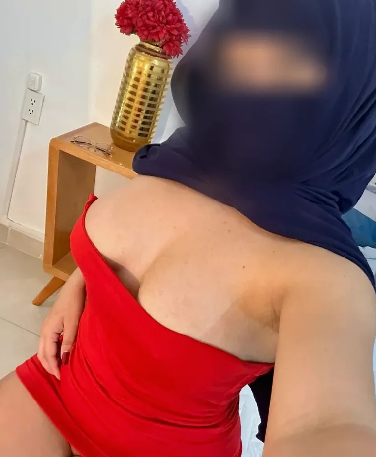 Hanna, 25