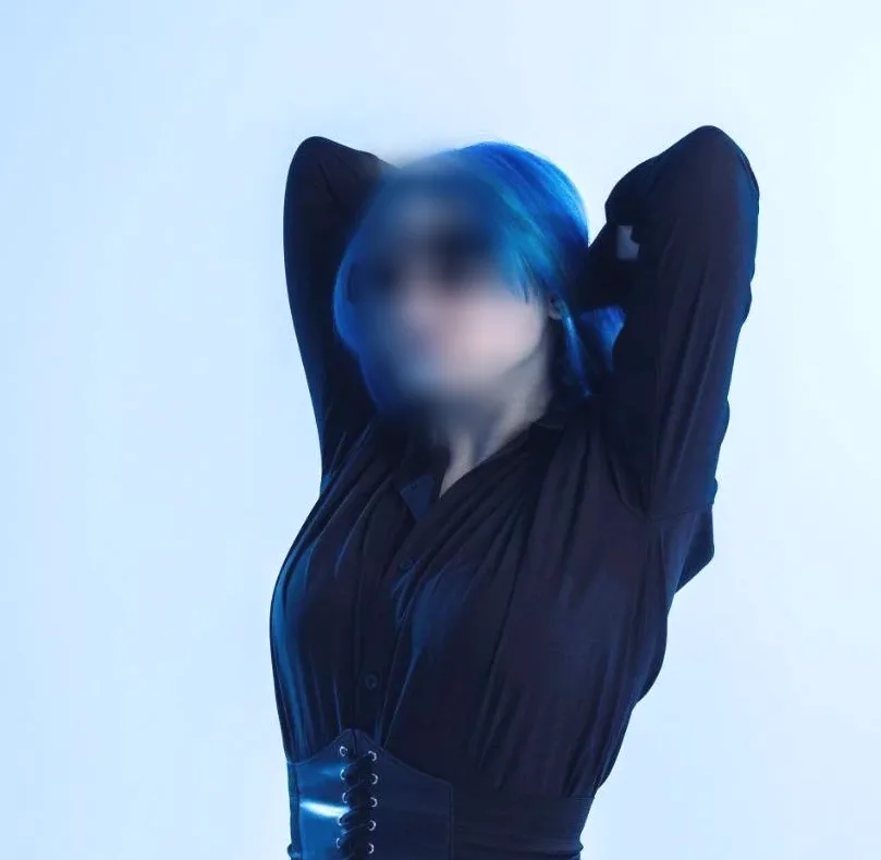 Ines, 21