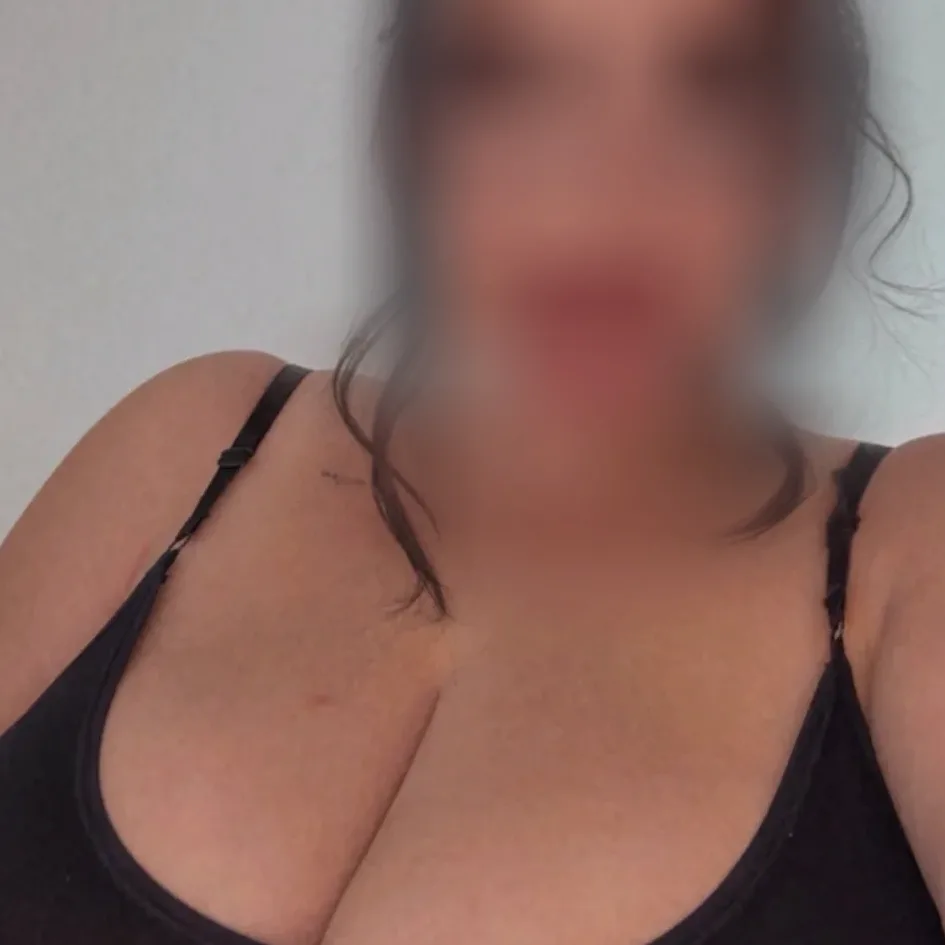 Nora, 24