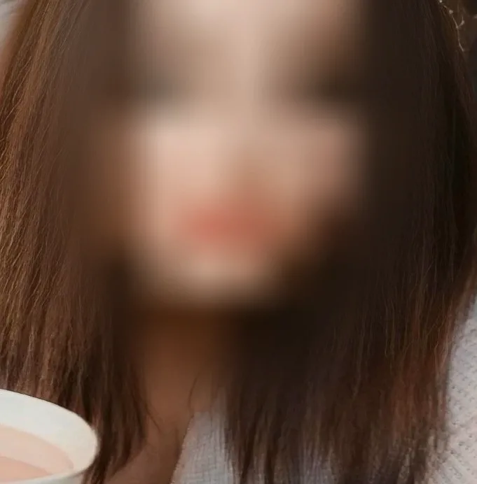 Rebecka, 23